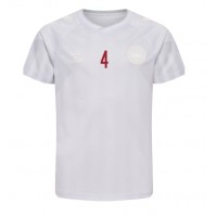 Camisa de Futebol Dinamarca Simon Kjaer #4 Equipamento Secundário Mundo 2022 Manga Curta